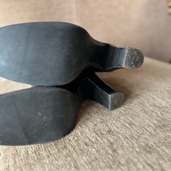 Size 37.5 black heeled leather boots. Zippered .. Panetulipani - Picture 6 of 7